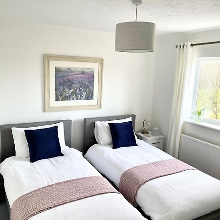 Comfortable And Spacious Superb Holiday Home In Llanelli, Dog Friendly Kültér fotó