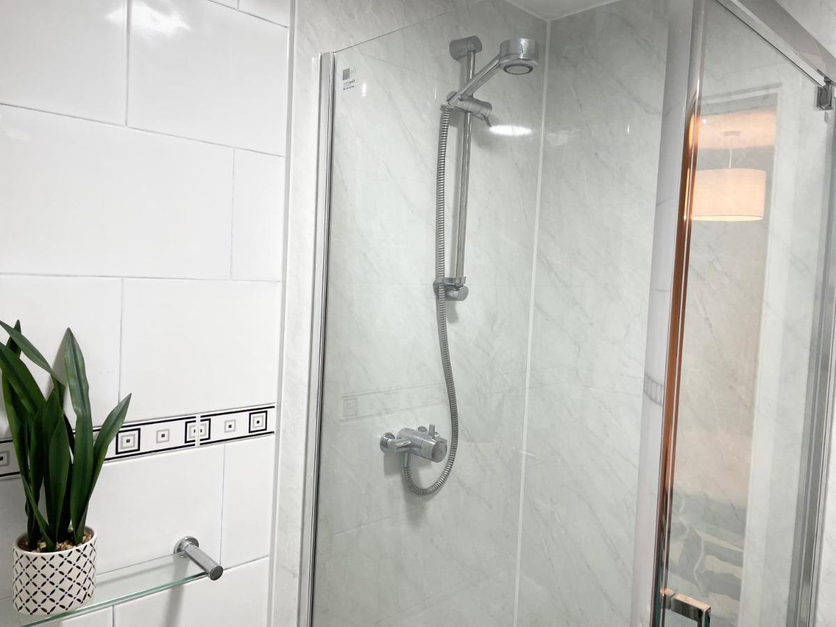 Comfortable And Spacious Superb Holiday Home In Llanelli, Dog Friendly Kültér fotó