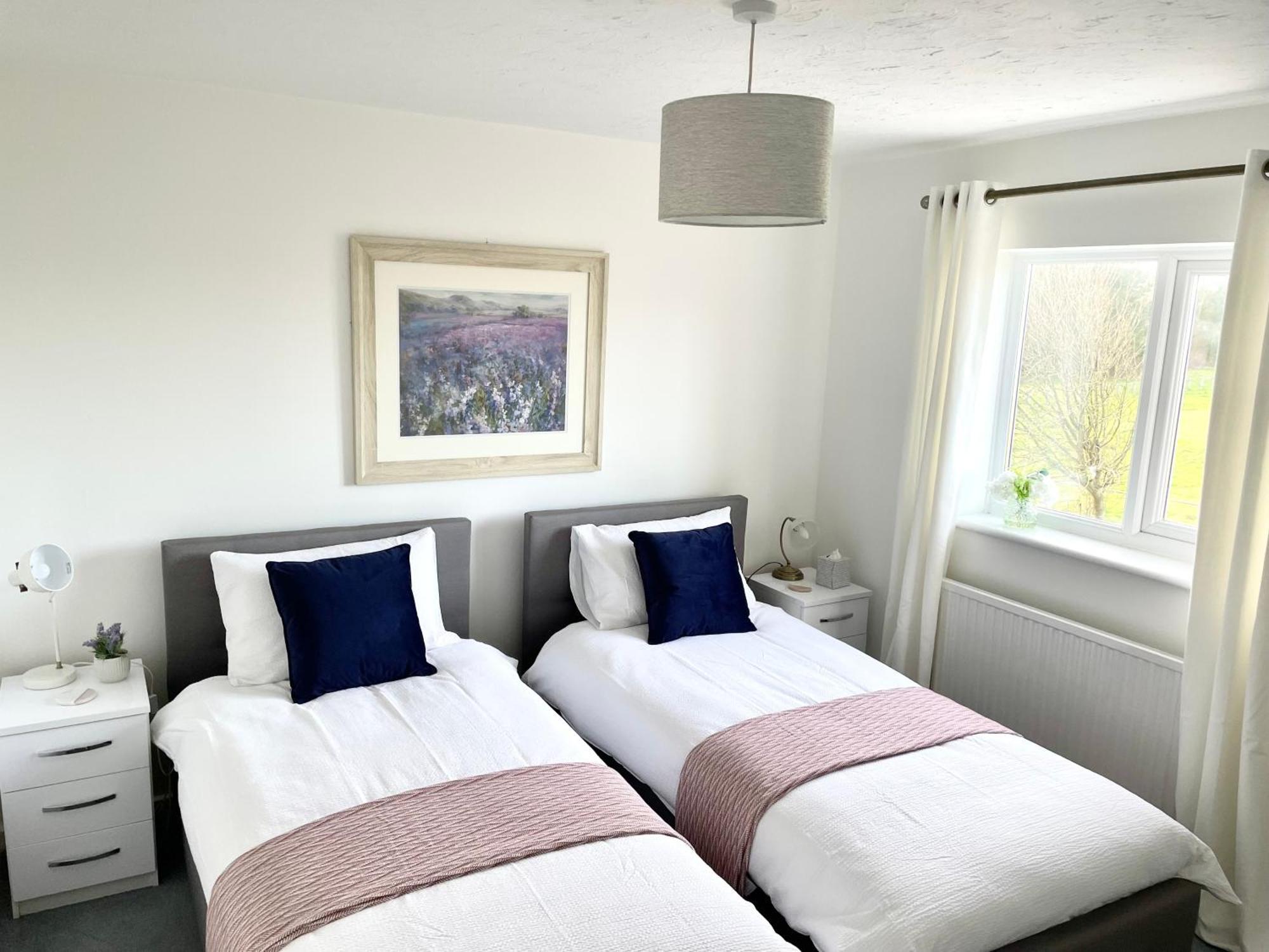 Comfortable And Spacious Superb Holiday Home In Llanelli, Dog Friendly Kültér fotó